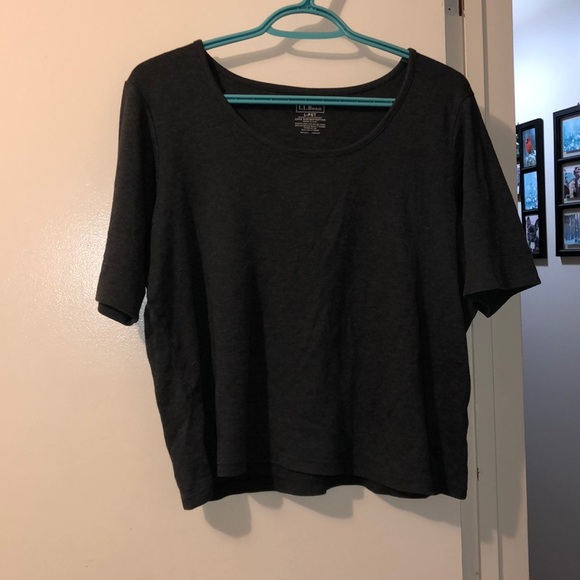 5/$25🖤 petite tee - Picture 1 of 2